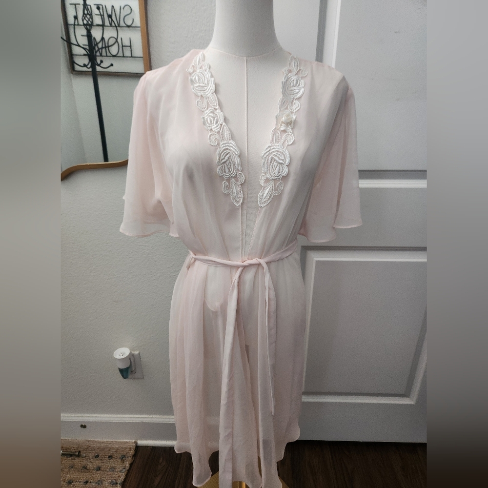 Vintage Elegant Pink Lace Trim Robe